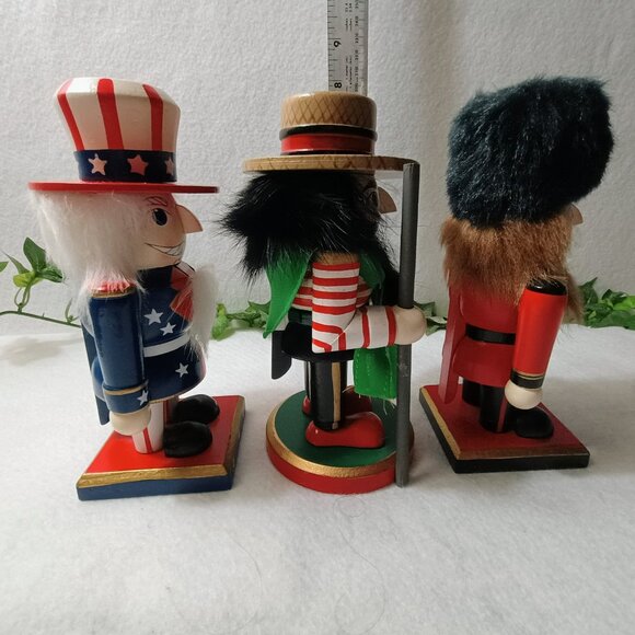 EUC: Holiday Nutcracker Set of 6 From Various Countries Great for Collectors - Picture 4 of 8
